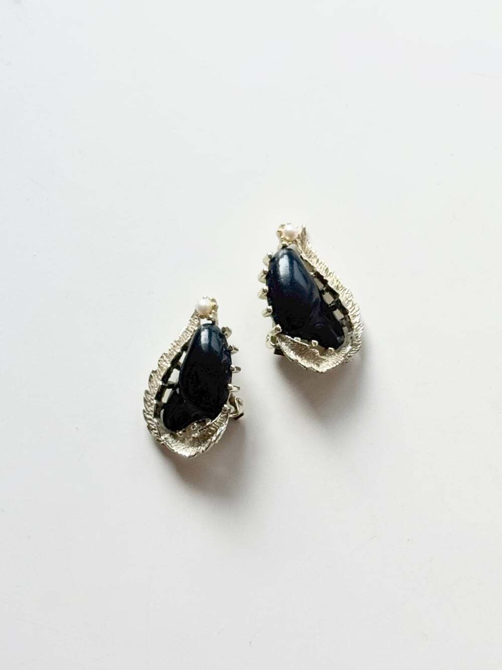 Vintage CORO Silver Tone Leaf Black Lucite Faux Pearl Clip On Earrings